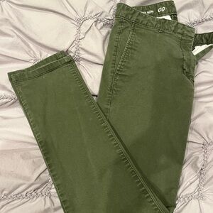 Gap 00 
Olive Green Pants
97% cotton
3% elastane 
Excellent condition